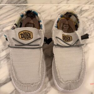 GUC Hey Dude Wally Shoes - Size